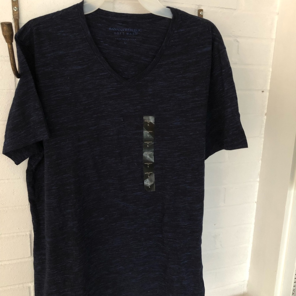 New with tags Banana Republic Soft Vneck t shirt